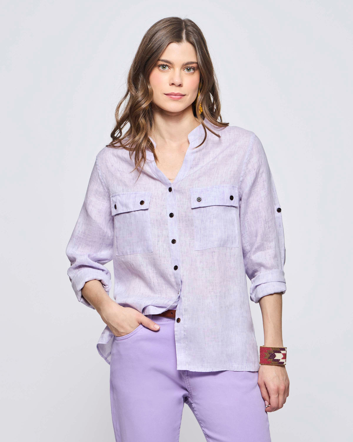 Blusa Safari Lino Cuello a la Base Manga Larga Bolsillos