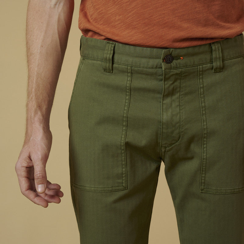 Pantalón olivo en tela stretch